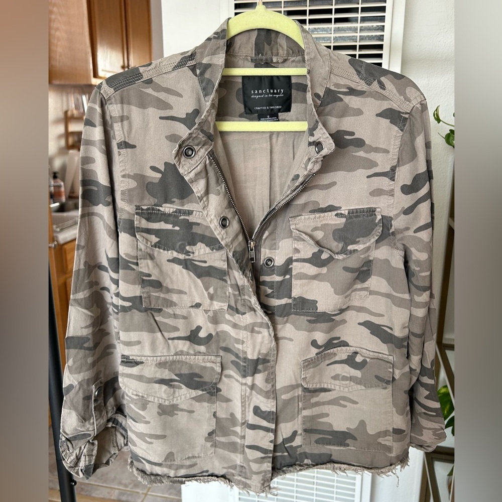 Women’s Sanctuary Army Utility Jacket. Small